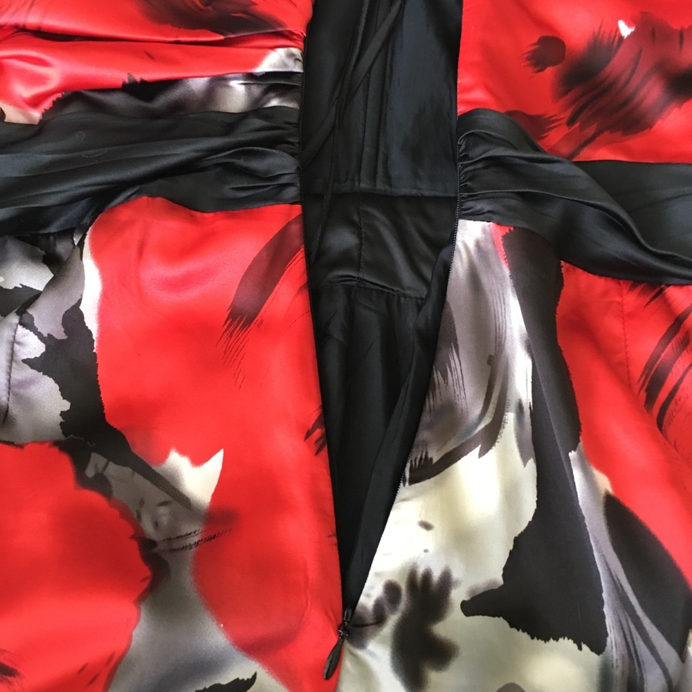 The Limited strapless dress. Ladies size 2🌹 - Picture 7 of 8